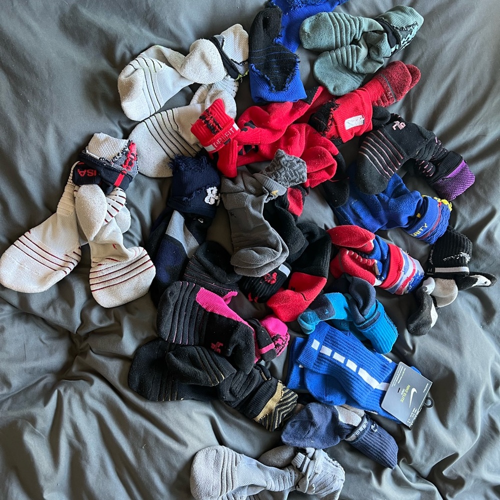 ~20 Pairs of Men’s Nike Elite Socks Size Large 8-12
